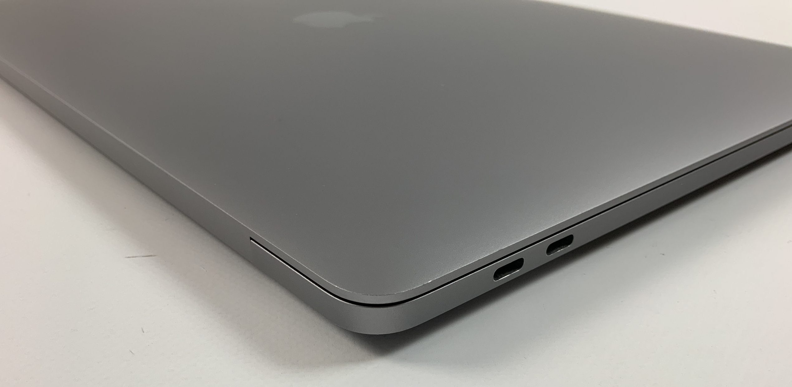 MacBook Pro 15" Touch Bar Mid 2018 (Intel 6-Core i7 2.6 GHz 16 GB RAM 512 GB SSD), Space Gray, Intel 6-Core i7 2.6 GHz, 16 GB RAM, 512 GB SSD, obraz 3